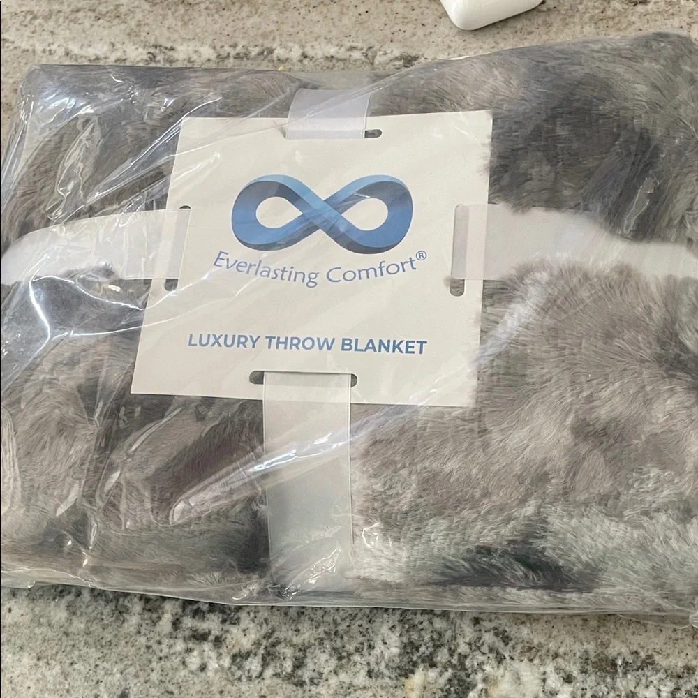 Gray Luxury Throw Blanket - Sealed Brand New